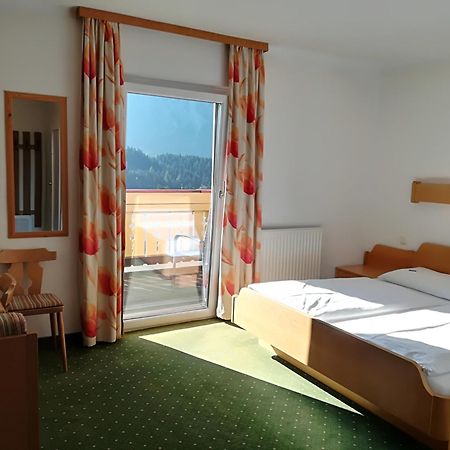 Hotel Pension Sonnenuhr توبليتز المظهر الخارجي الصورة